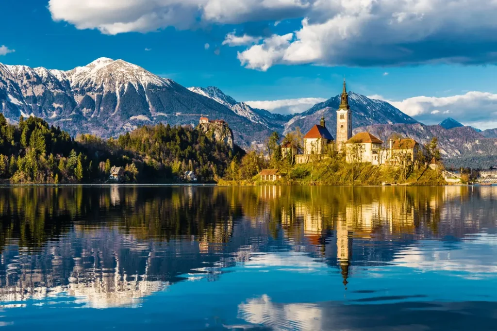 مناظر دریاچه Bled، Ljubljana و دریاچه بوهینج در اسلوونی در تور اروپا (ایتالیا اسلوونی و کرواسی) با تور خارجی رویاس تراول.