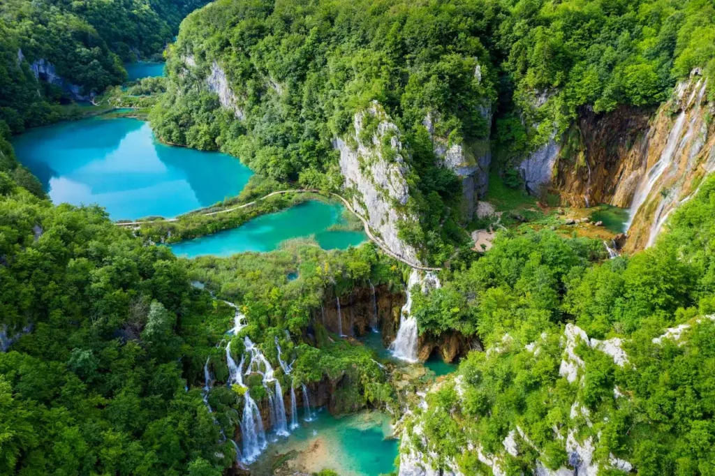 the Plitvice Lakes National Park کرواسی