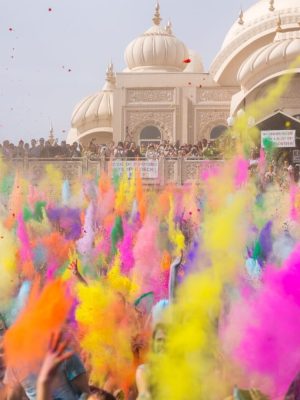 114383-holi-festival-of-colours-indian-holiday-spring-life-new-moon-holika-colored-powder-event (1)