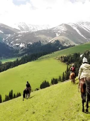 Horseback-riding-in-Chon-Kemin-valley