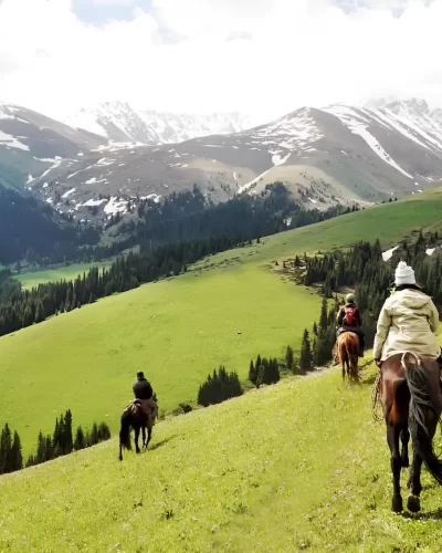 Horseback-riding-in-Chon-Kemin-valley