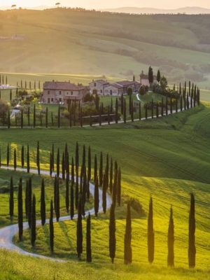 Panoramic-view-of-a-spring-day-in-the-Italian-rural-landscape.-min