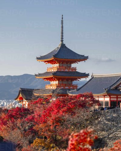 Kiyomizu-dera Buddhist temple and Sanjunoto three Story Pagoda with autumn color, Kyoto, UNESCO World Heritage Site, Honshu, Japan, Asia