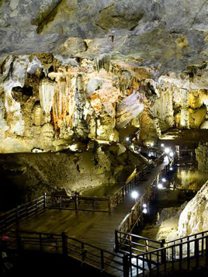 caving-in-vietnam-phong-nha