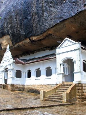 dambulla-sri-lanka-temple-rock